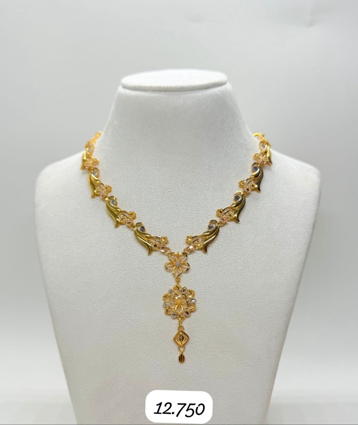 Star Petal Gold Necklace | 916 Hallmark